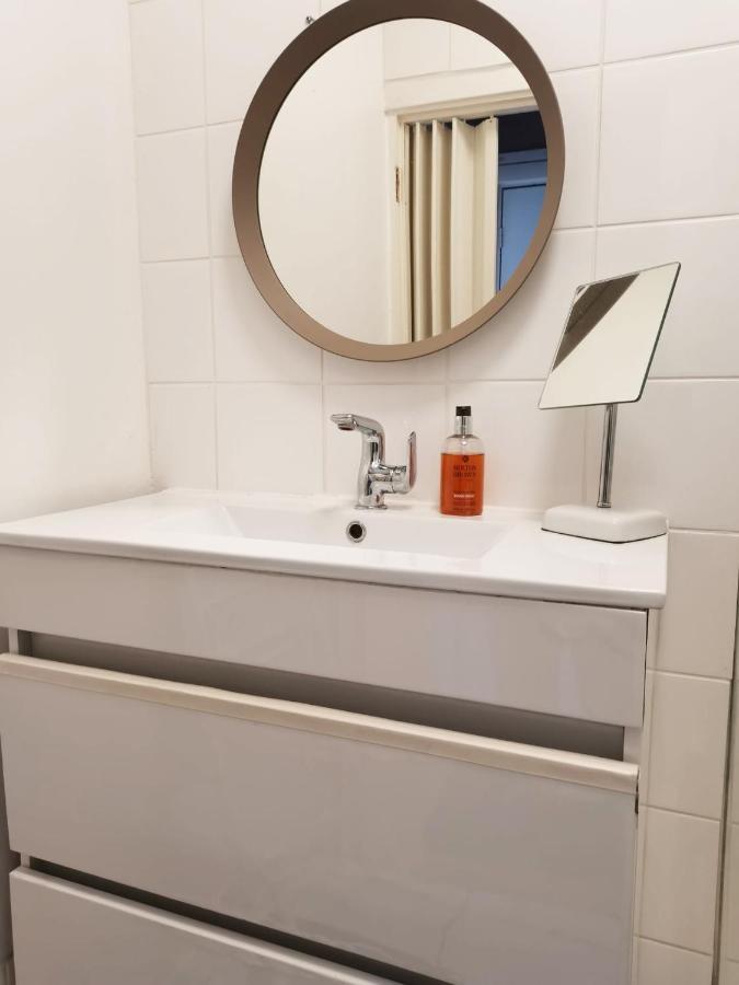 Charming Town Studio Flat, Tower Bridge * Londra